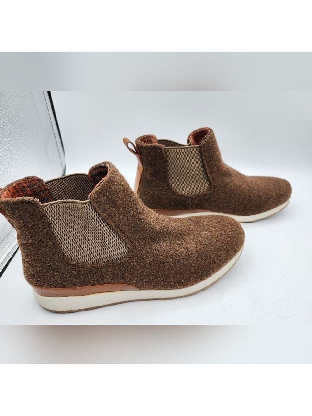 b.o.c. Brown Wool Felt & Leather Ankle Booties NWOT Sz 9
